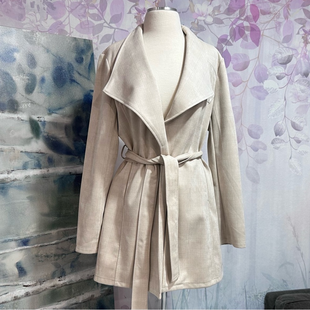 Solitaire Trench Coat in Ivory Size M